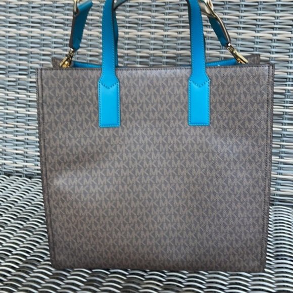 Michael Kors Kenly Large Tote - Picture 13 of 16